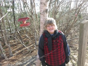 Mon with bird feeder